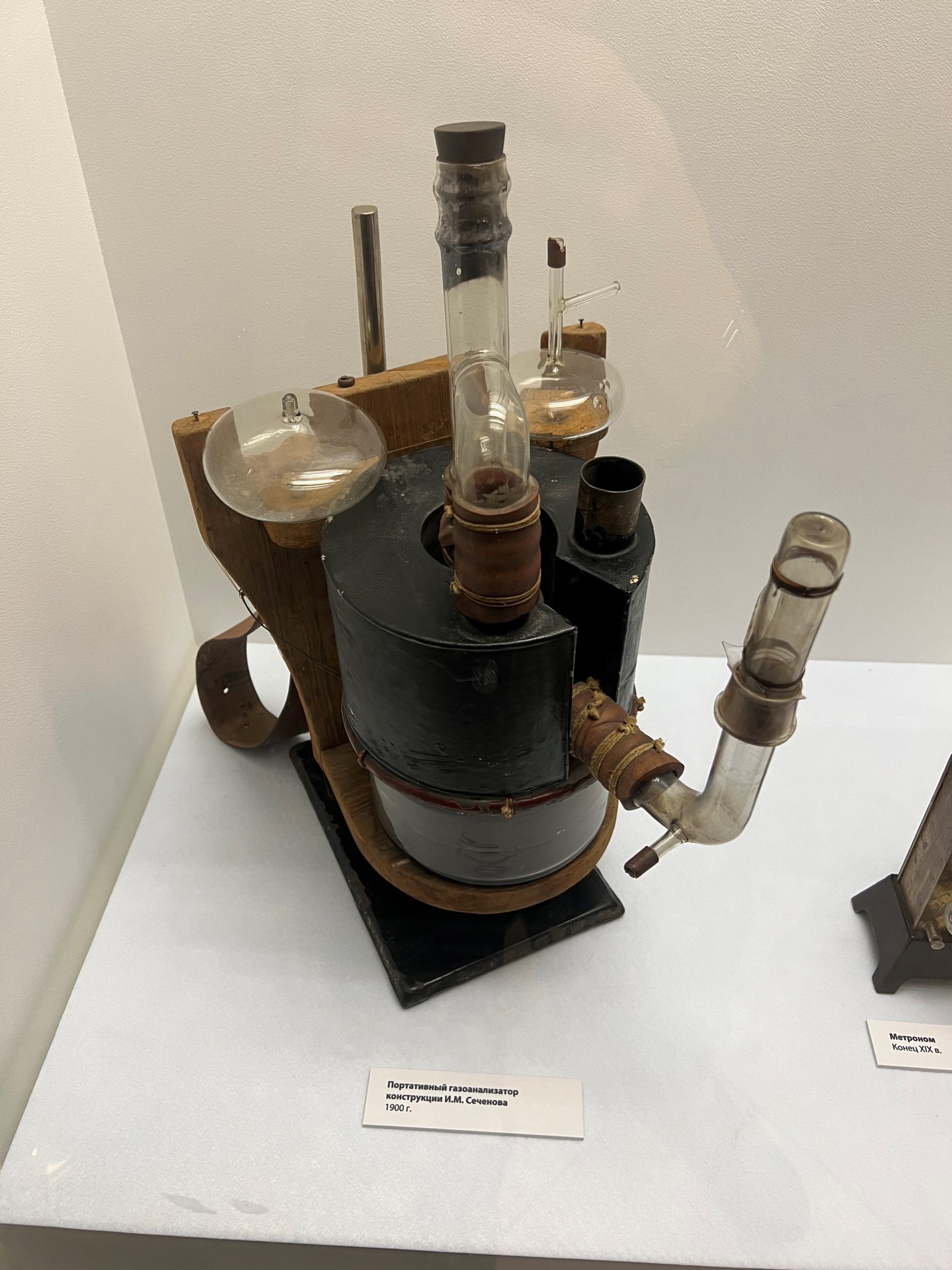 Sechenov's portable gas analyzer, Moscow, by Viktoriia Belaia - 02.jpeg